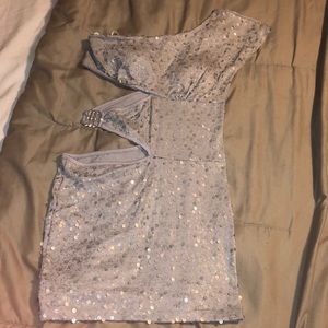 A silver/greyish mini sequence dress!